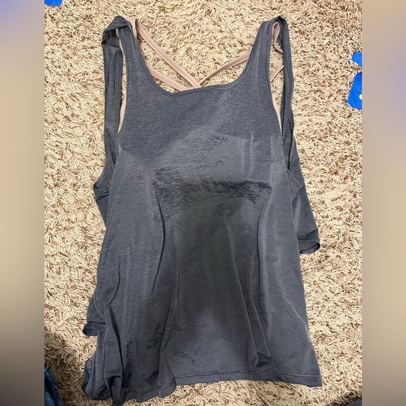 Lululemon workout top with built in bra size 4 - Picture 1 of 2